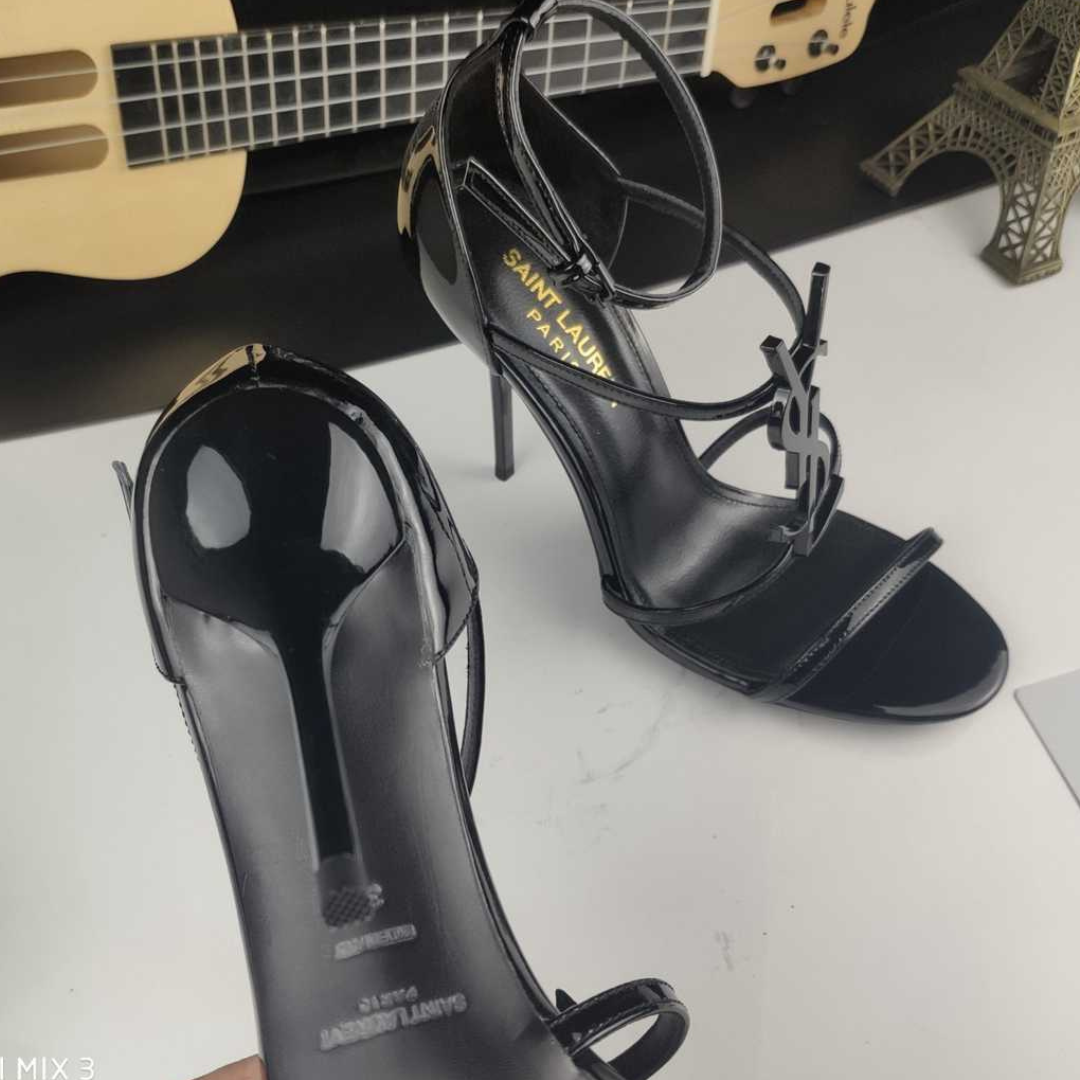 Perfect for formal events and stylish evenings