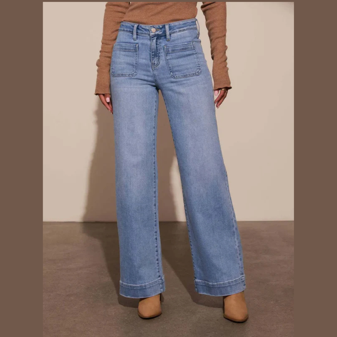 Casual streetwear outfit with high waist denim