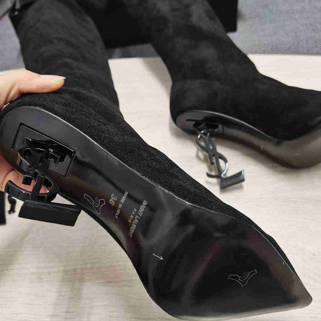 Aurora Noir Saint Laurent NWT Black Leather Designer Boots – Luxury Women’s Footwear
