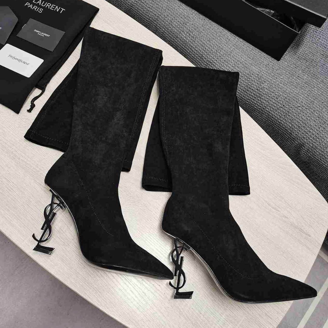 Aurora Noir Saint Laurent NWT Black Leather Designer Boots – Luxury Women’s Footwear
