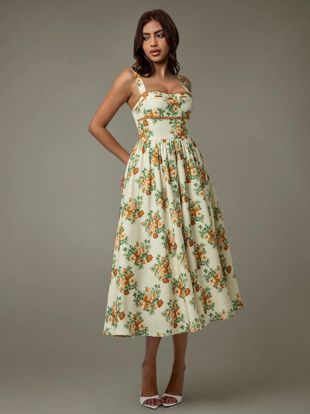 Side profile of sleeveless floral midi dress with lace trim – summer elegance
