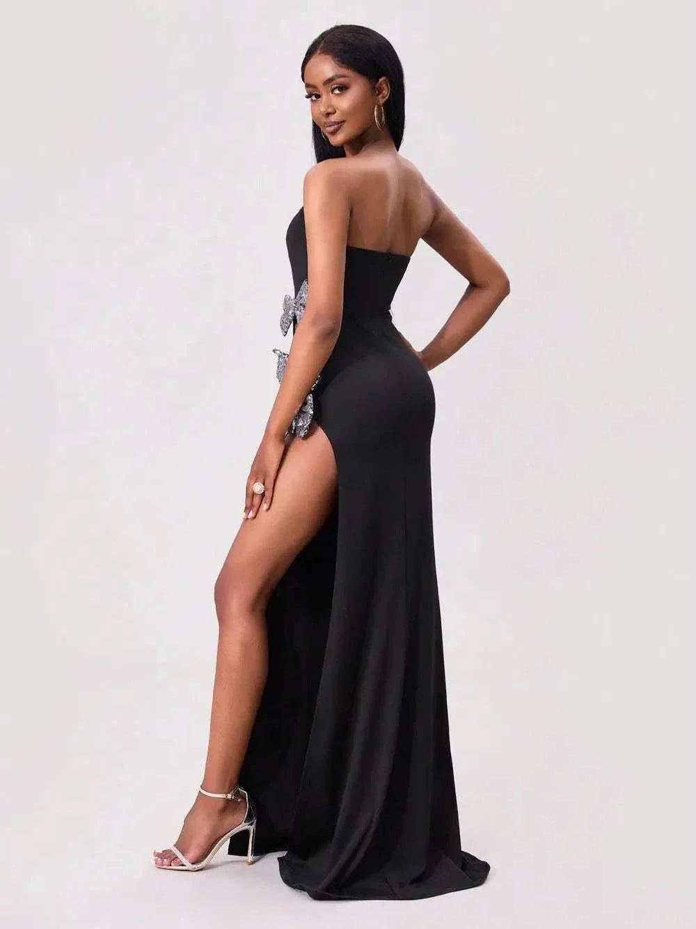 Back of bow trim strapless maxi dress – sleek and modern look Bow Trim Tube Maxi Dress