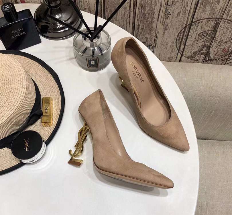 Vivienne Mid Heel by YSL – side view on model