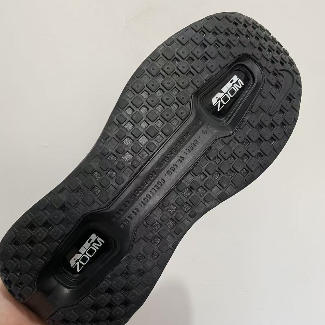 Nike Air Zoom Vomero Premium Black Sneakers – Men’s & Women’s Running Shoes
